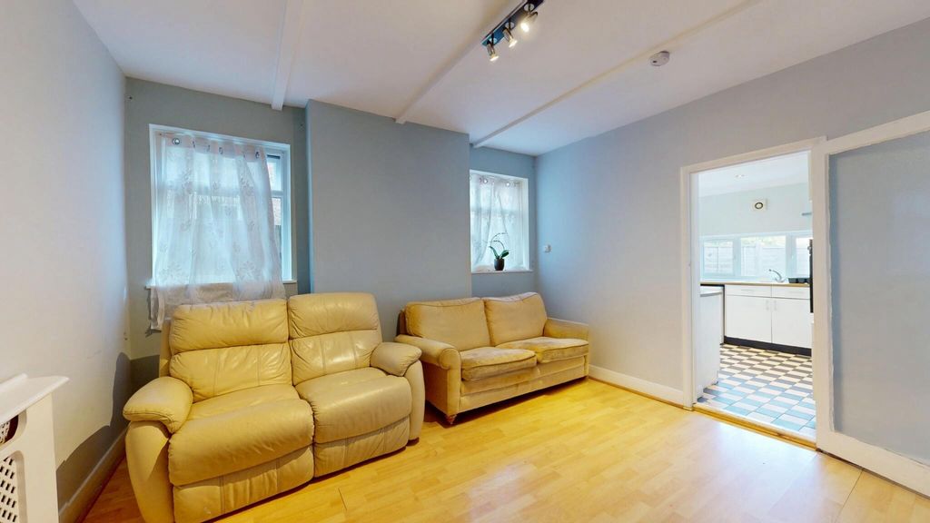 Property photo 3 of 17 Photo 4
