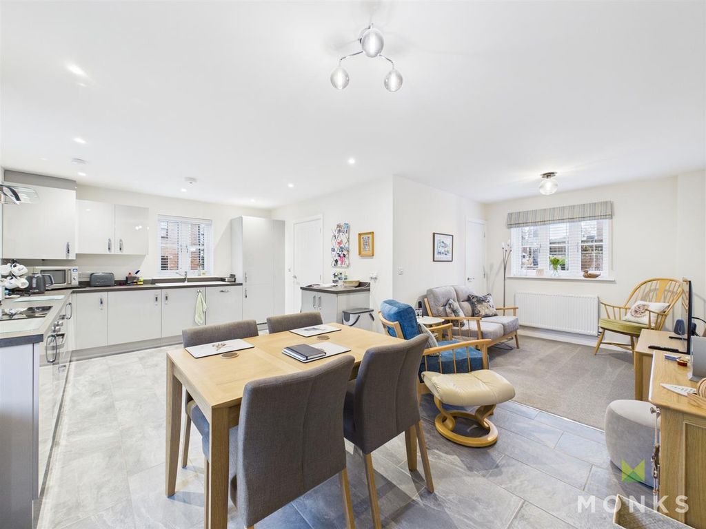 Property photo 3 of 17 Cam01420G0-Pr0824-Still024.Jpg