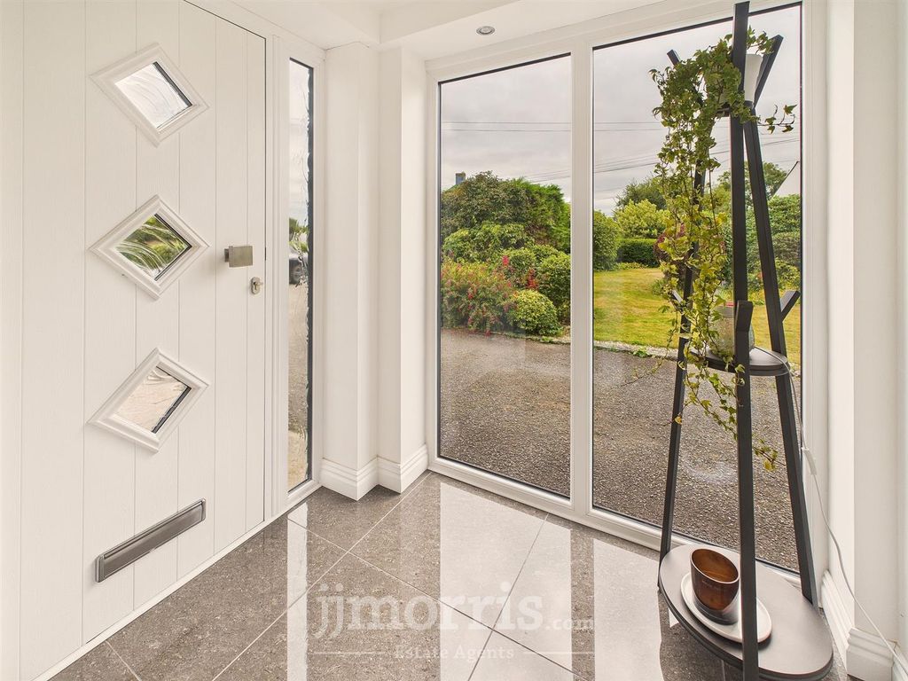 Property photo 3 of 50 Entrance Porch