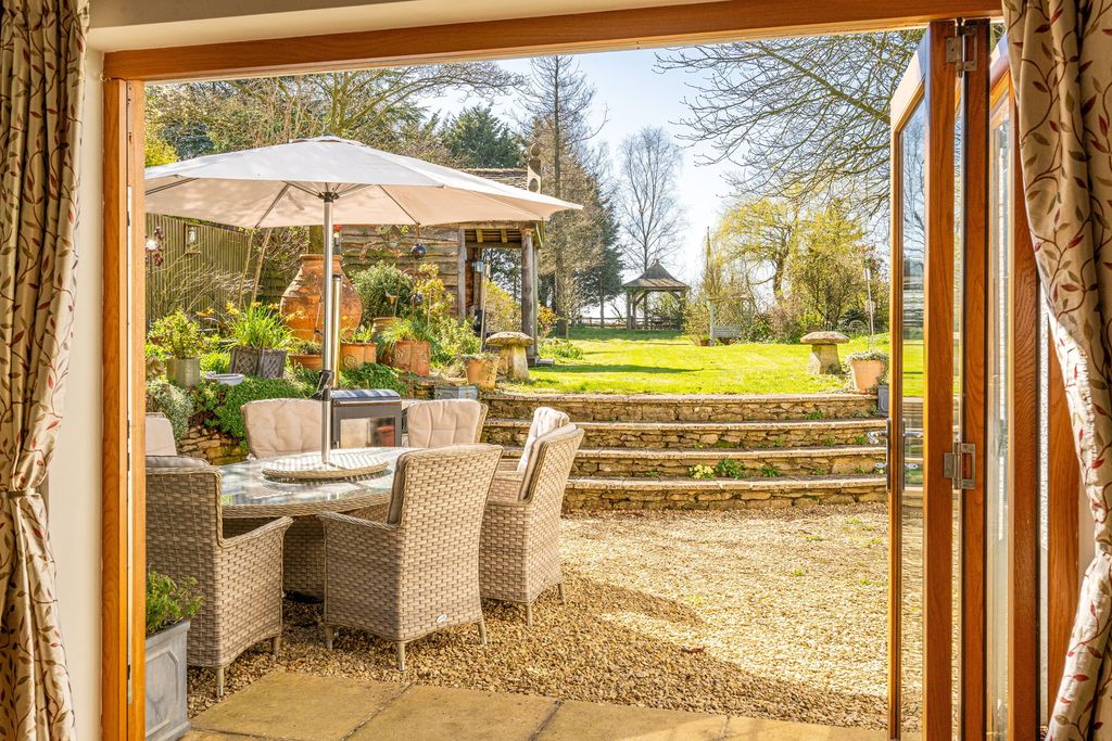 Property photo 3 of 27