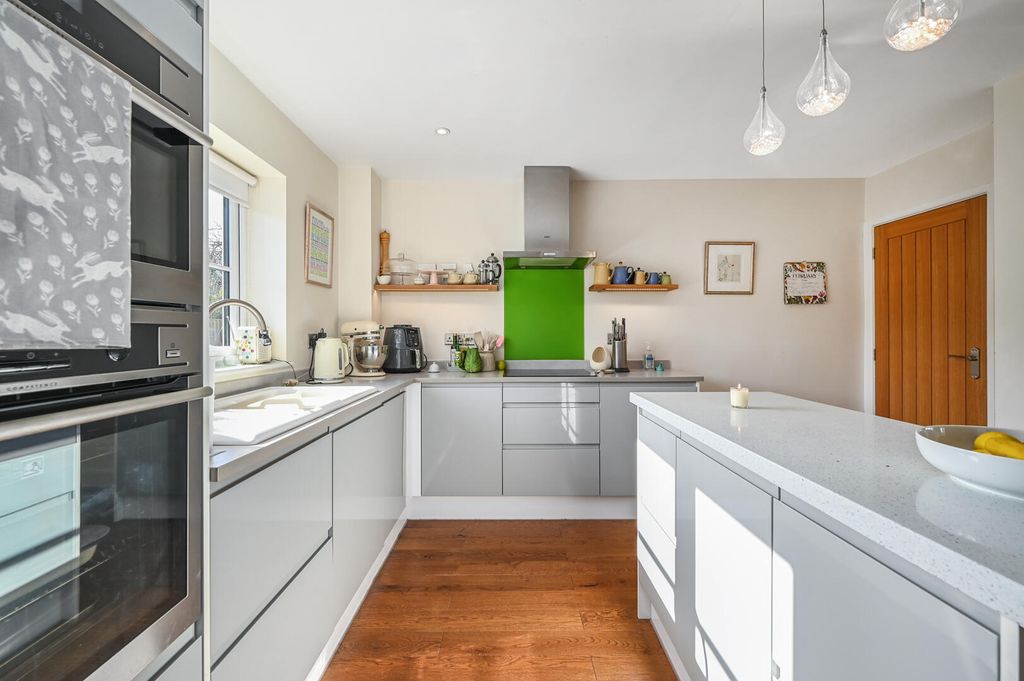 Property photo 3 of 17 Kitchen