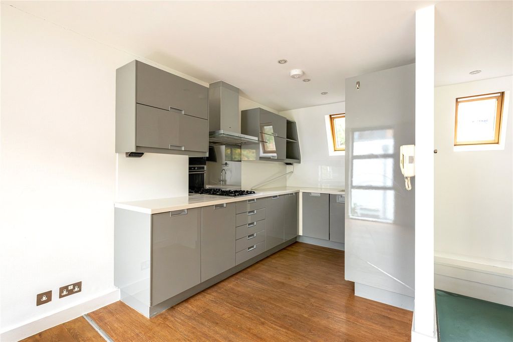 Property photo 2 of 10 Kitchen