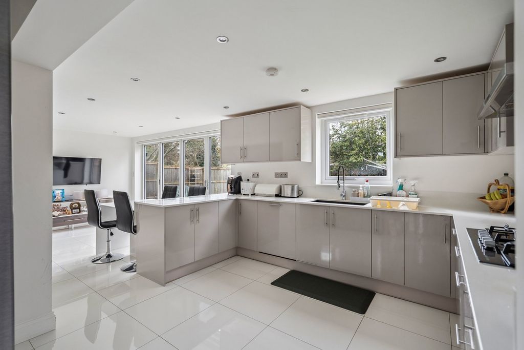 Property photo 3 of 18