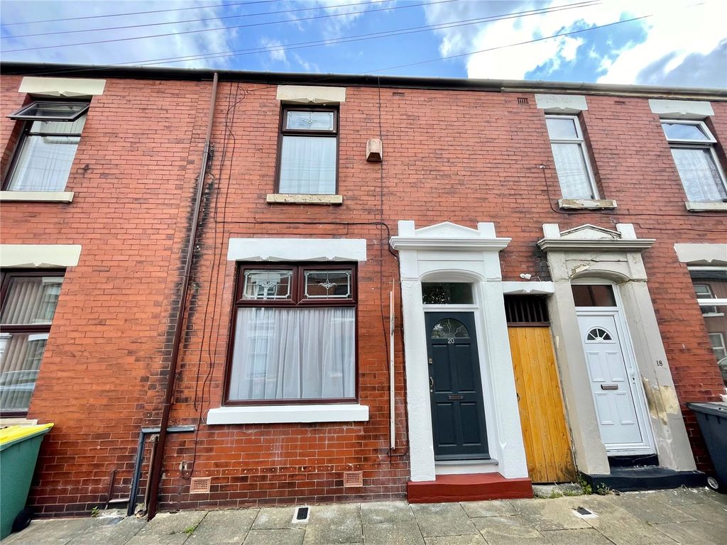 Property photo 1 of 10 Front