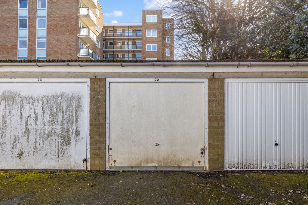 Property photo 1 of 2