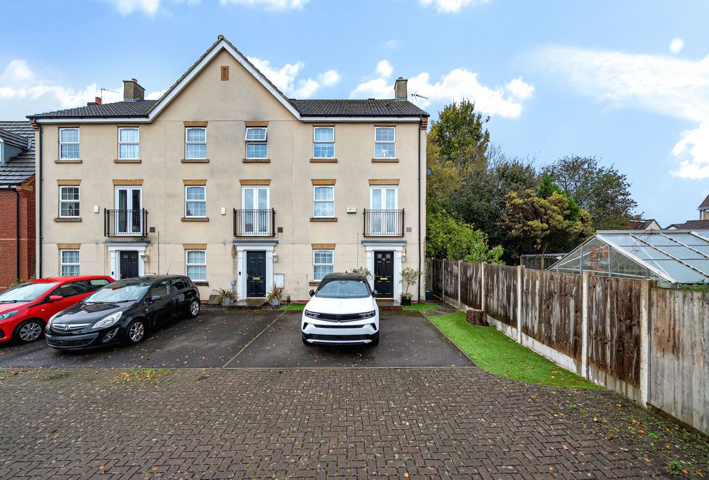 Property photo 1 of 20 Britannia Close