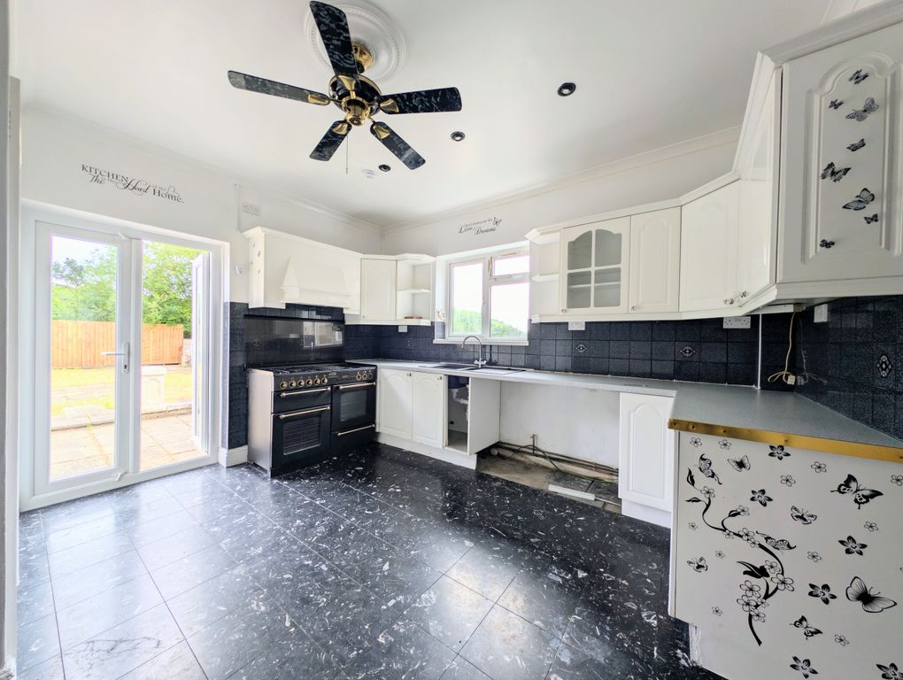 Property photo 3 of 29 Kitchen