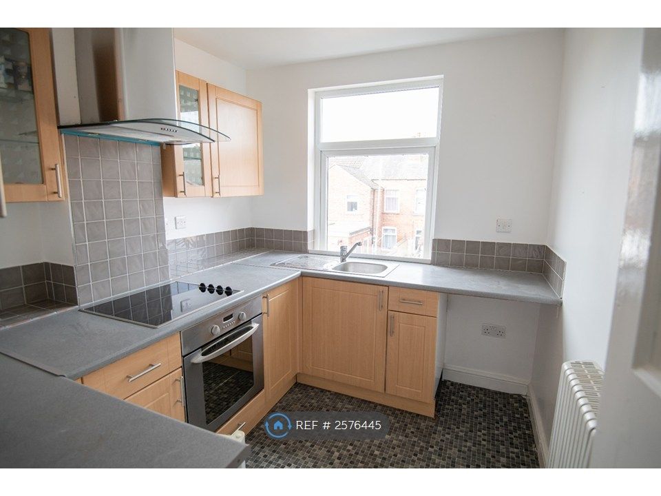 Property photo 3 of 11 Kitchen