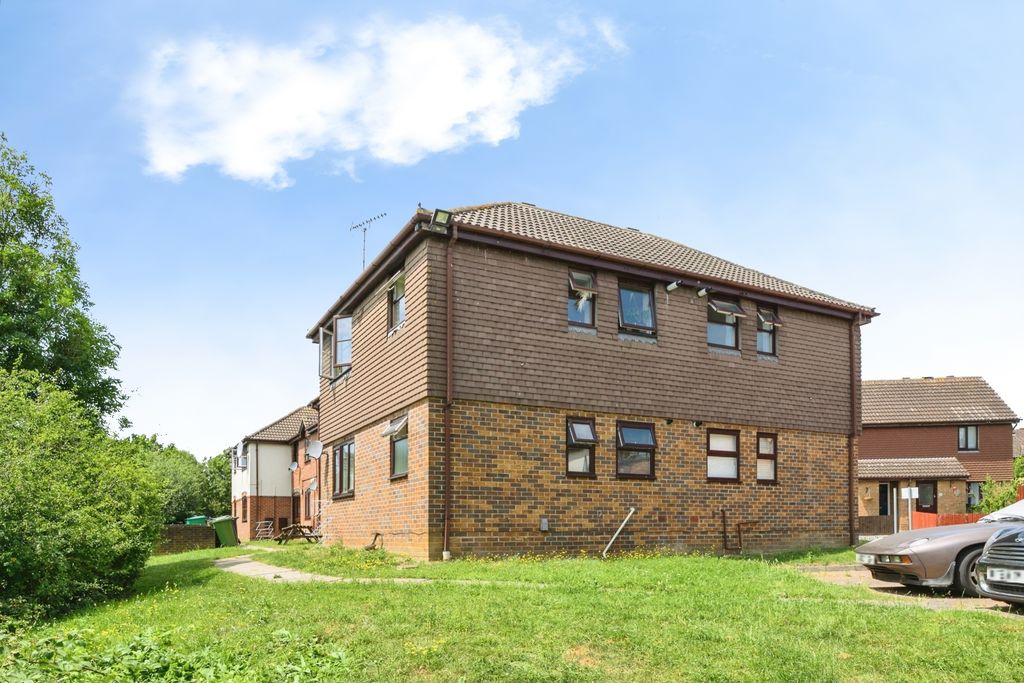 1 bed flat for saleTeazlewood Park, Leatherhead, Surrey KT22