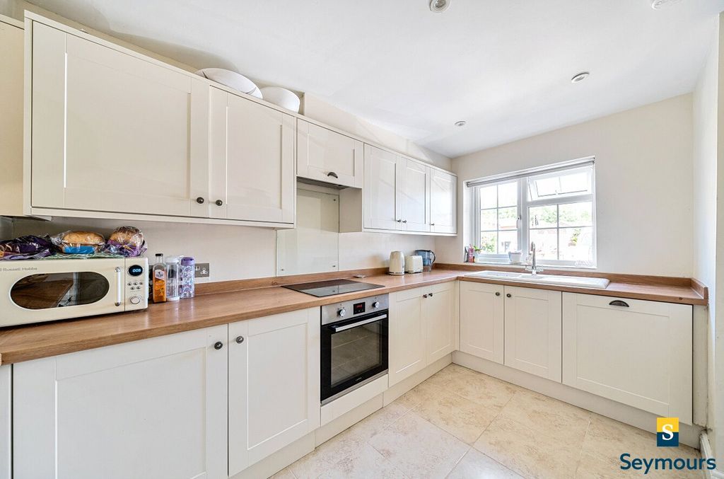 Property photo 2 of 18 Kitchen