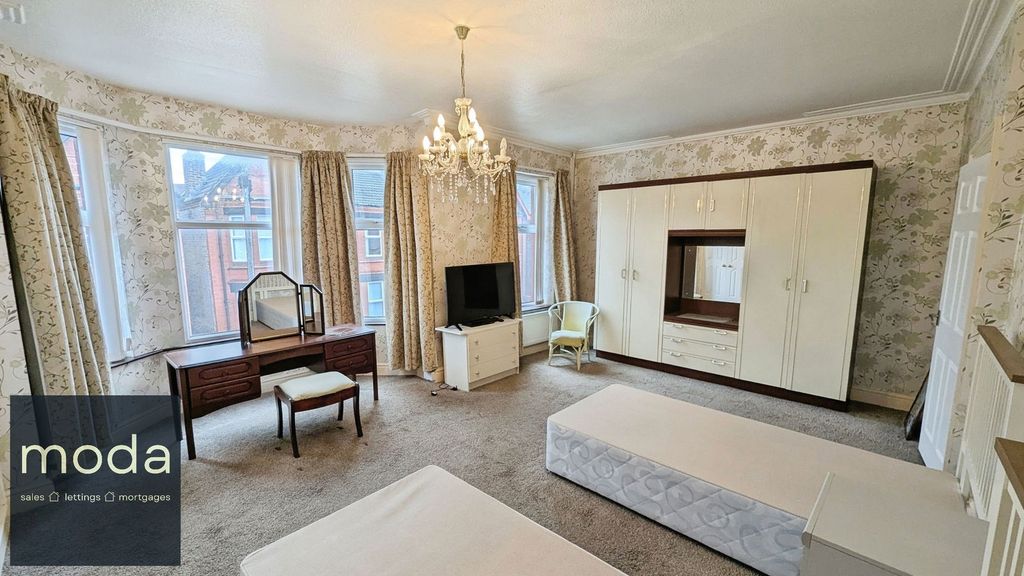 Property photo 3 of 31