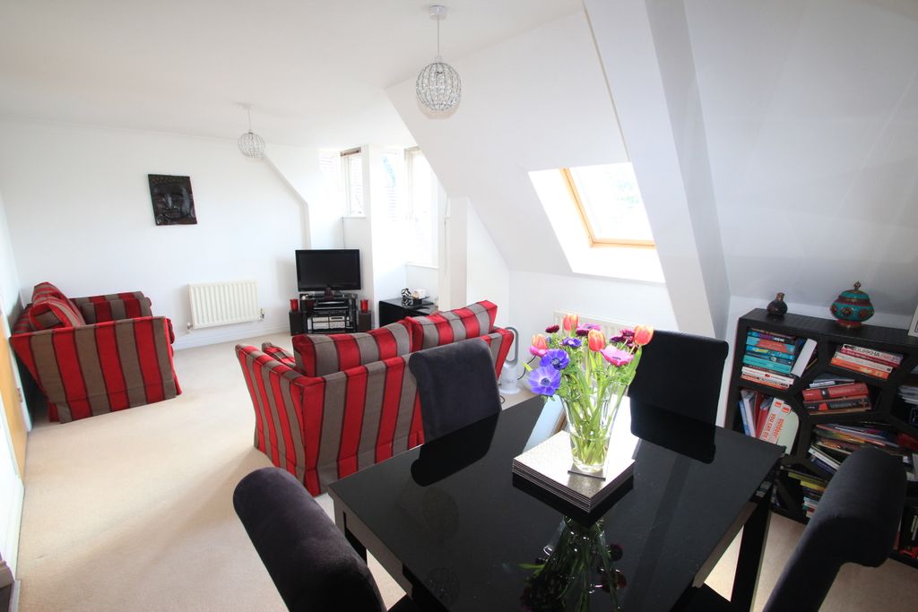 Property photo 3 of 11 Dining Area