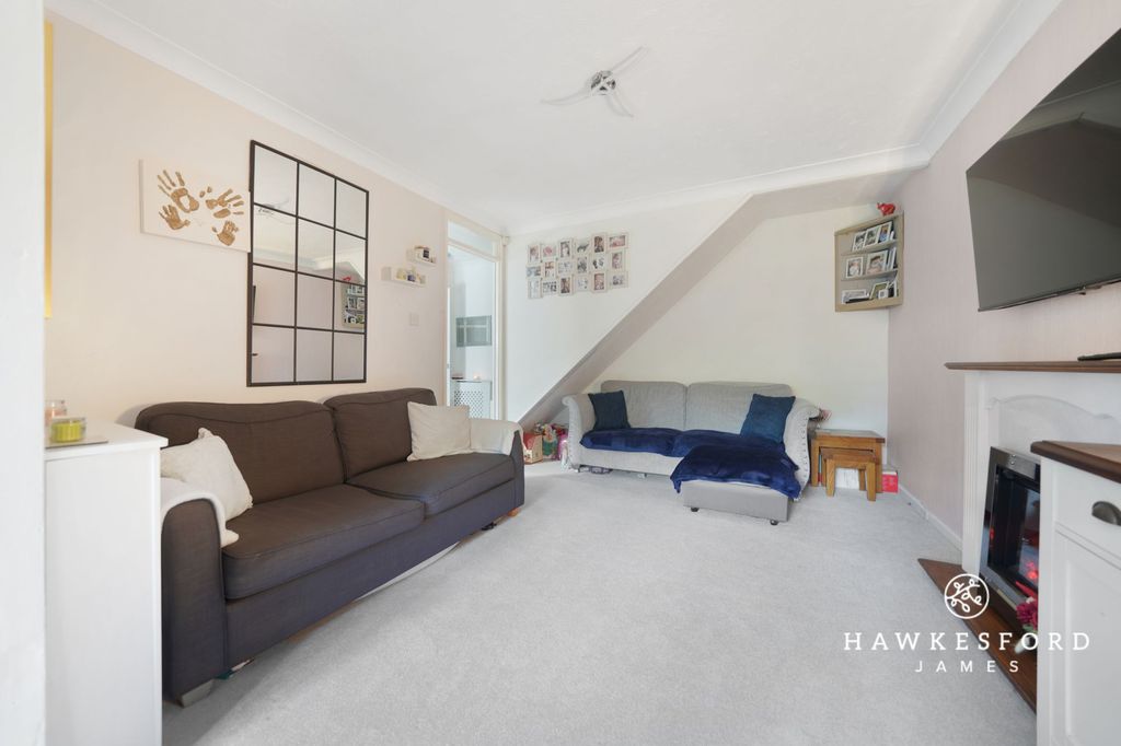 Property photo 3 of 13 Harrier Drive, Sittingbourne - Lounge