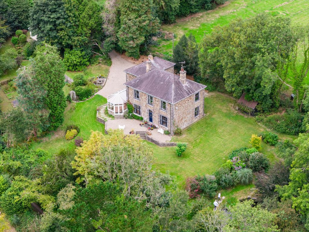 Property photo 1 of 52 Oldvic61-1