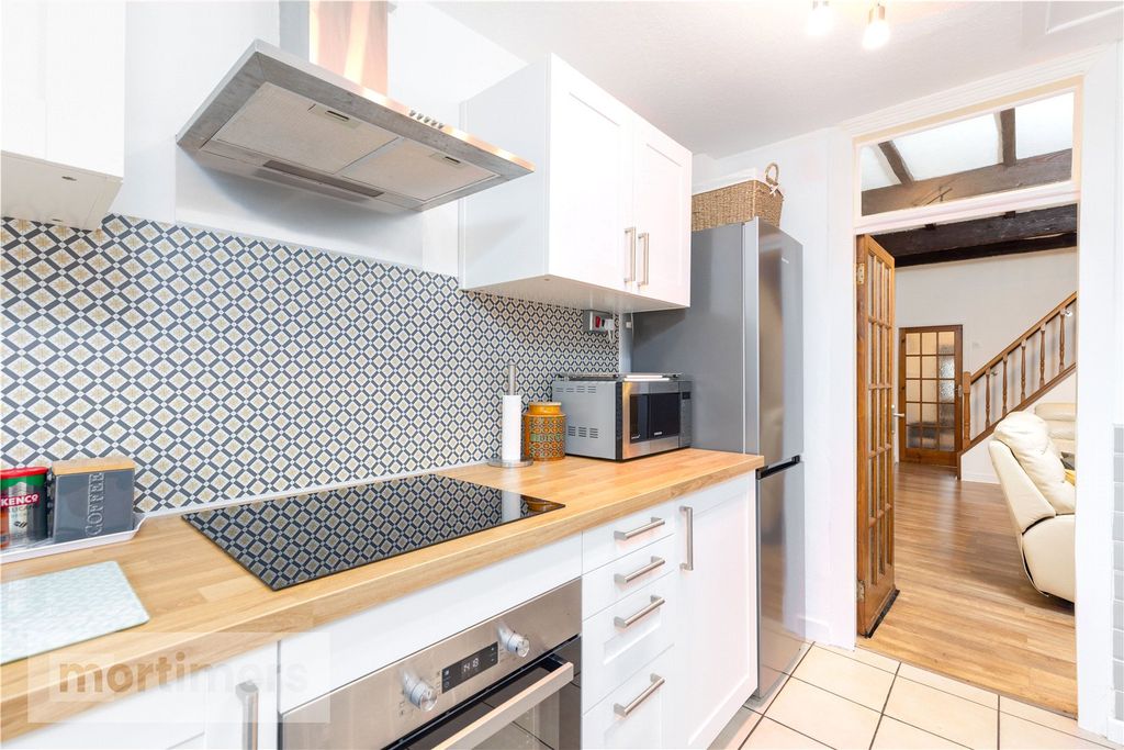 Property photo 3 of 21 Kitchen