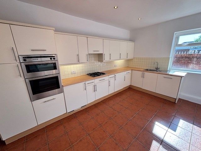 Property photo 3 of 14 Kitchen
