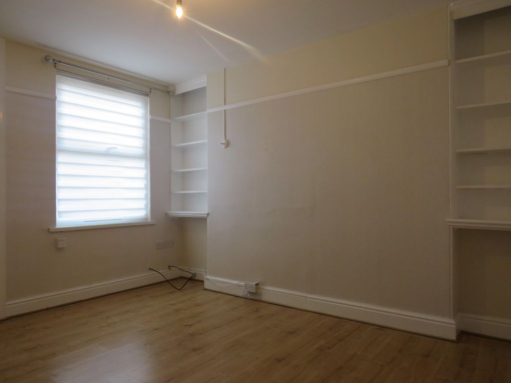 Property photo 3 of 10 Dining Room