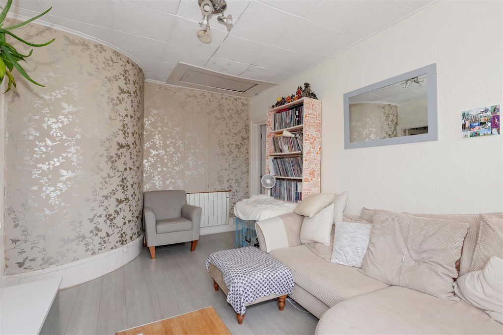 Property photo 3 of 10 Belsize_2.Jpg