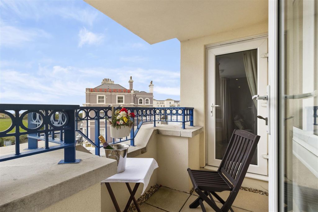 Property photo 3 of 26 Balcony