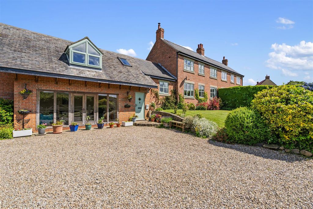 Property photo 3 of 39