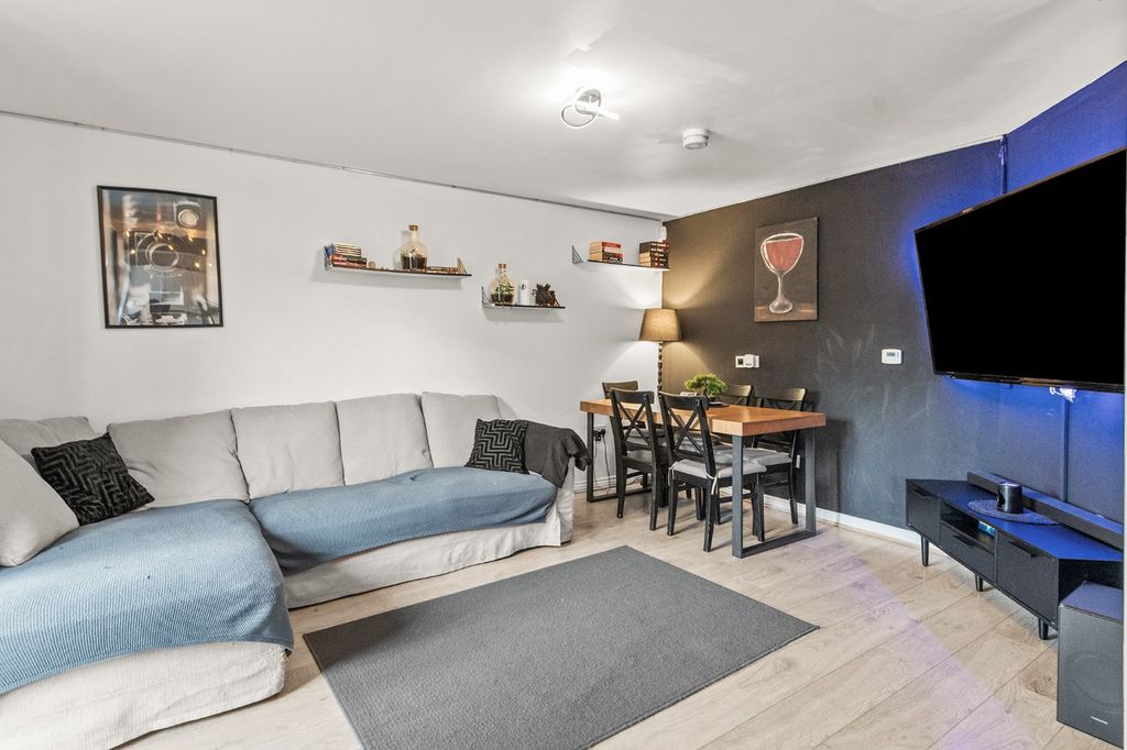 Property photo 3 of 29 4574804