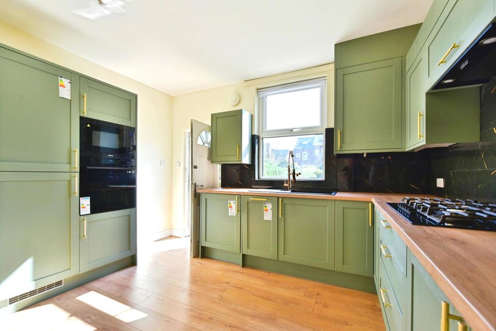 Property photo 3 of 12 Pbox-Img.Jpg