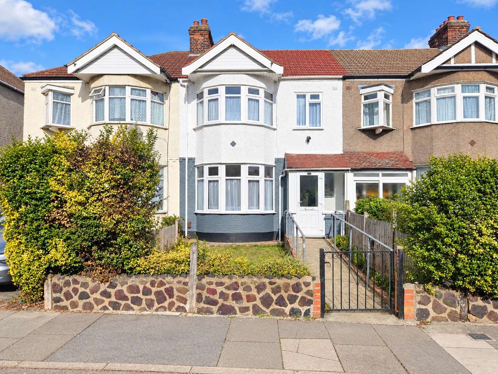 Property photo 1 of 24 Refurbished 3 Bed Terraced House With Garden And Garage To Rent Fremantle Road, Ilford Ig6 2Az