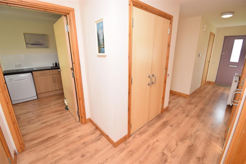 Property photo 2 of 18 Entrance Hall.Jpg