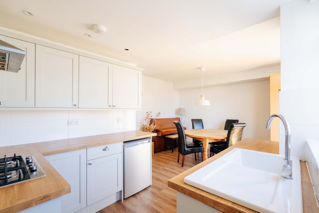 Property photo 1 of 21 16