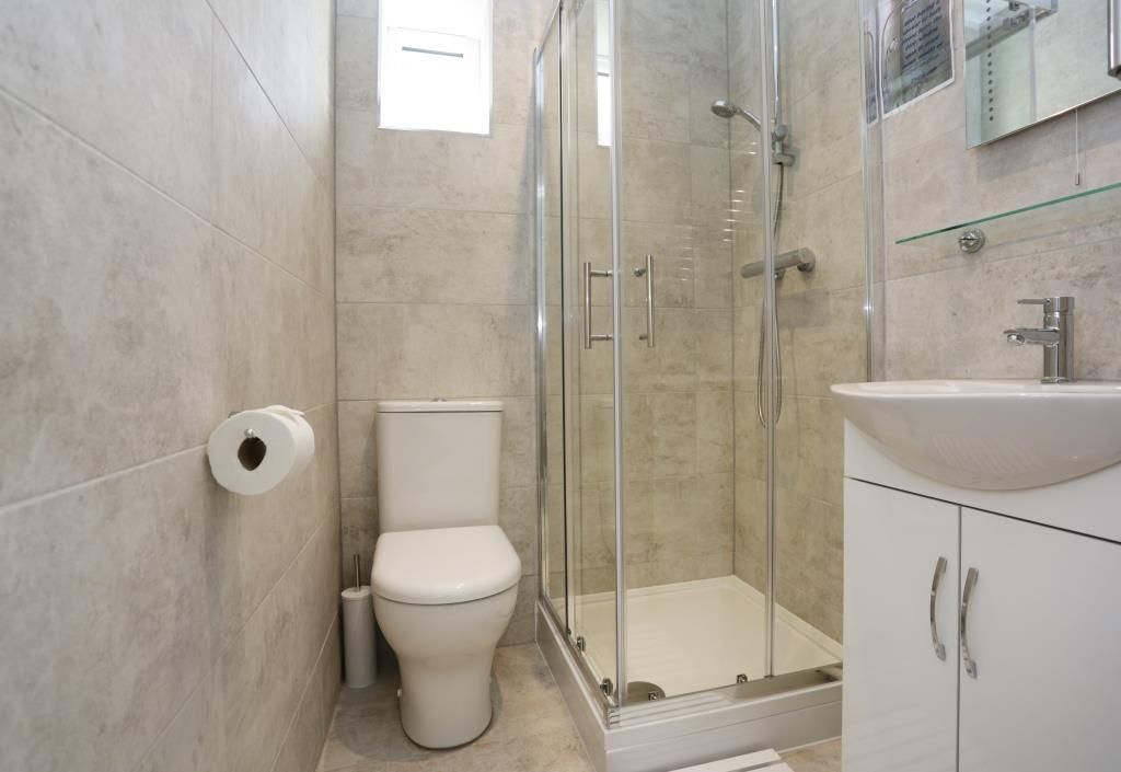 Property photo 1 of 6 Bathroom.Jpg