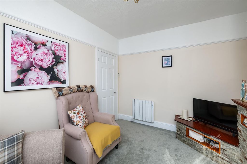 Property photo 2 of 19 Sitting Room