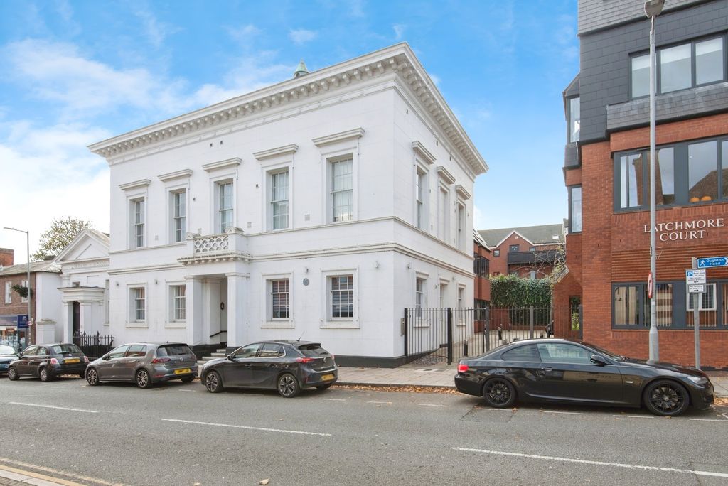 Property photo 1 of 17 Front Aspect