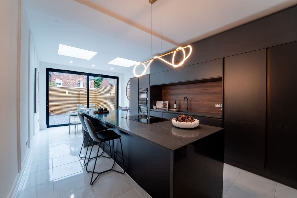 Property photo 1 of 9 Kitchen / Dining