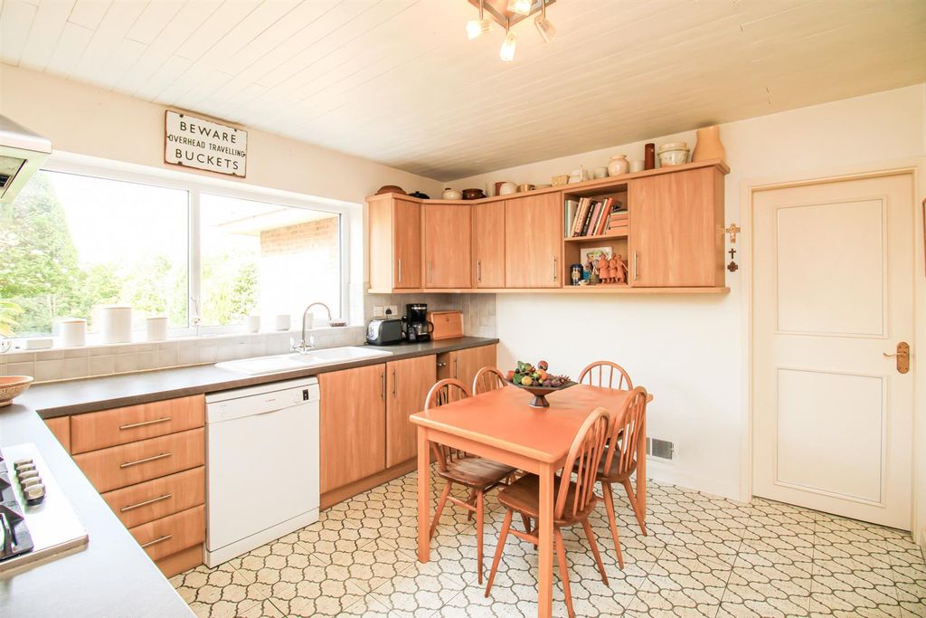 Property photo 3 of 26 Kitchen