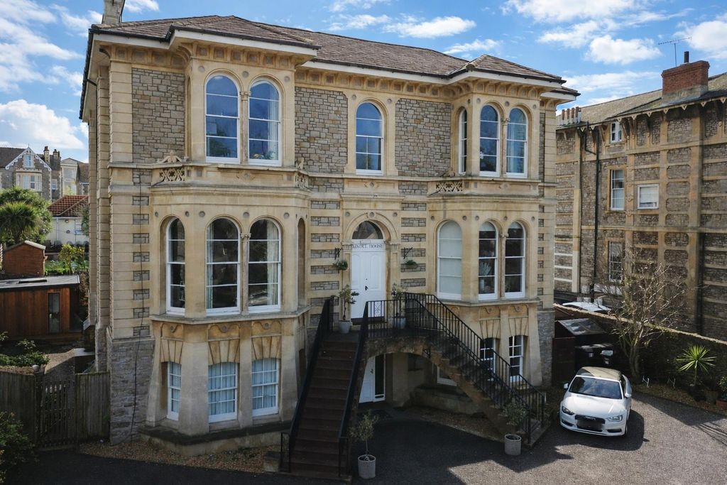 Property photo 2 of 30