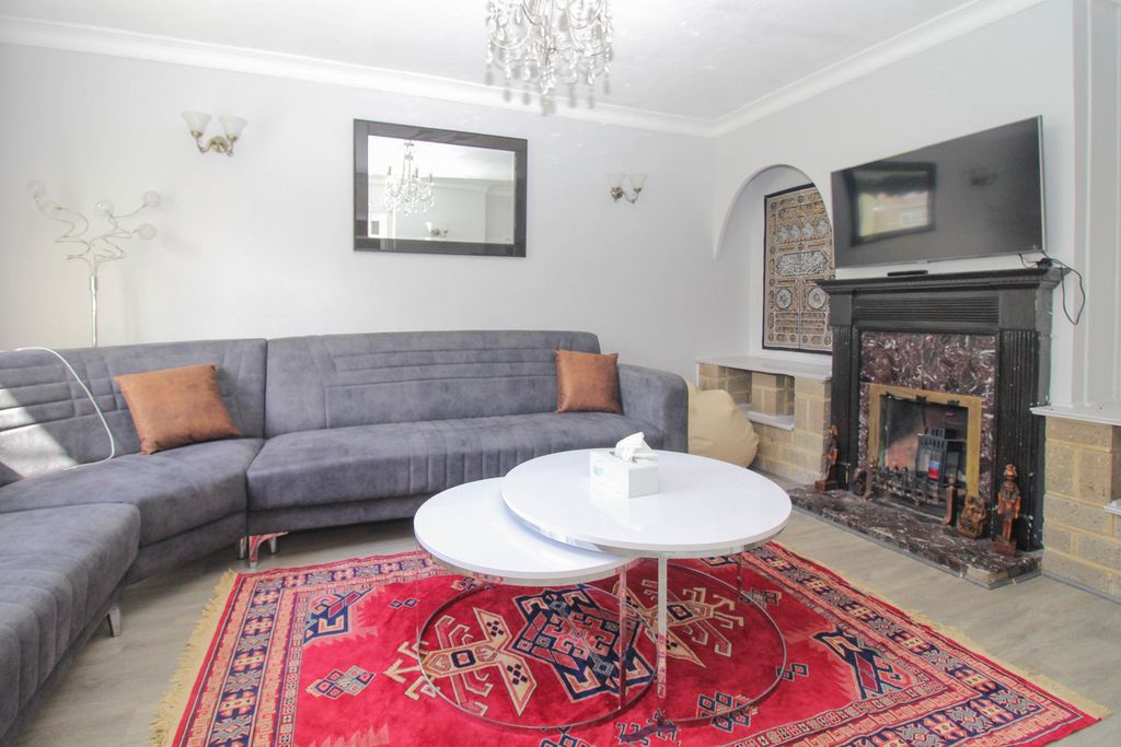 Property photo 3 of 18