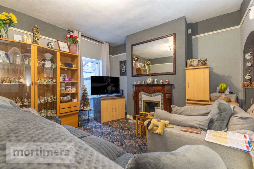 Property photo 2 of 16 Living Room