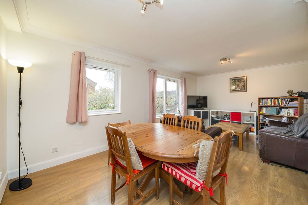 Property photo 2 of 8