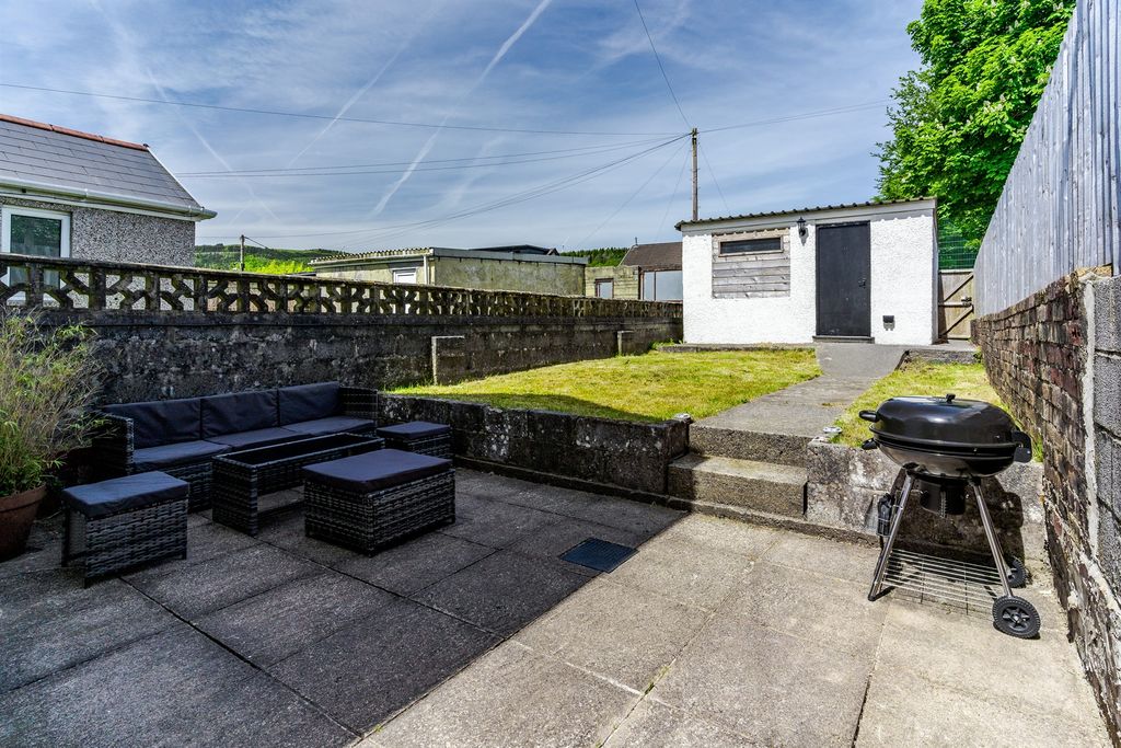 Property photo 2 of 35