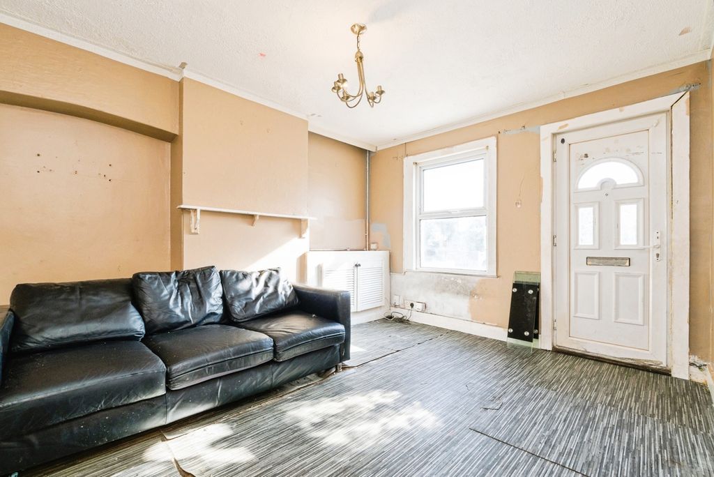 Property photo 2 of 29 Pbox-Img.Jpg