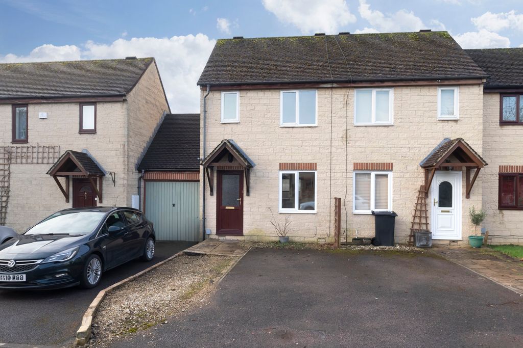 Property photo 1 of 10 3 Smiths Field-01