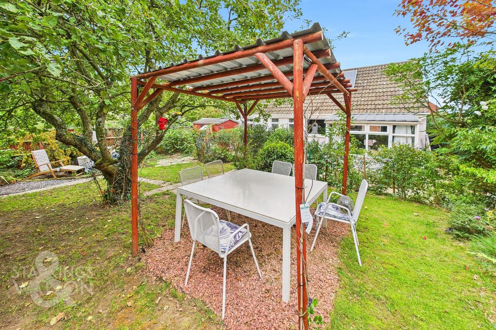 Property photo 2 of 20