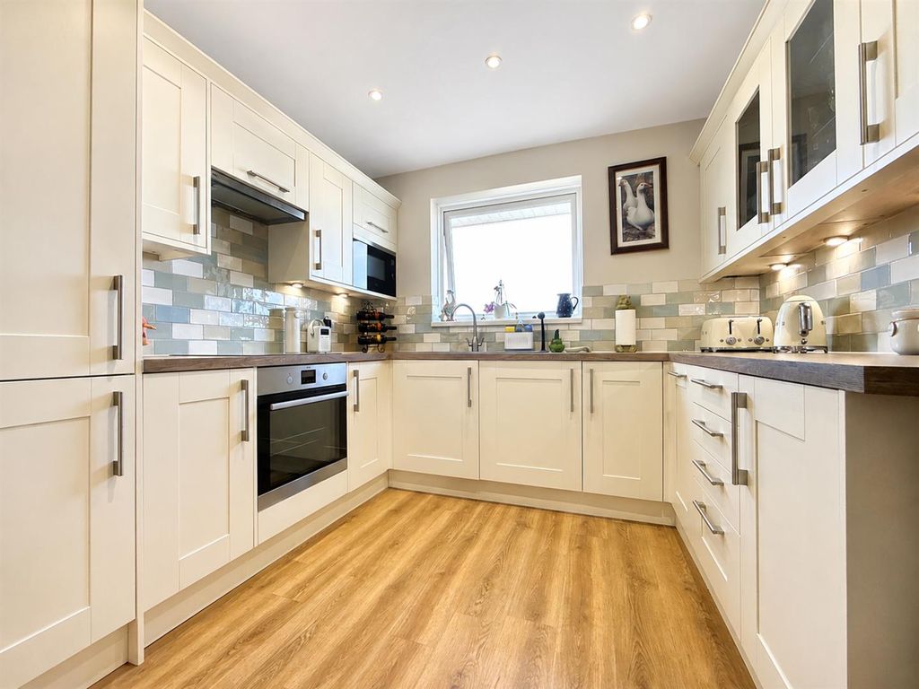Property photo 2 of 15 Kitchen.Png