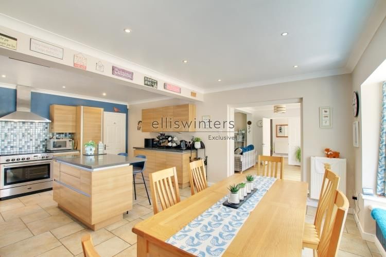 Property photo 2 of 39