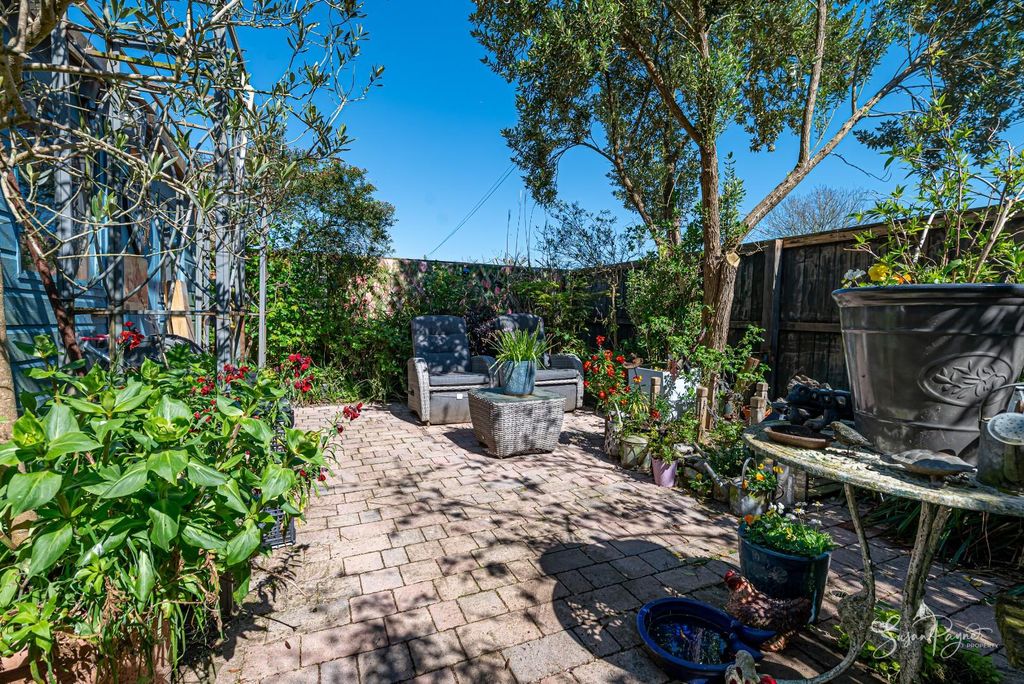 Property photo 3 of 24 Garden