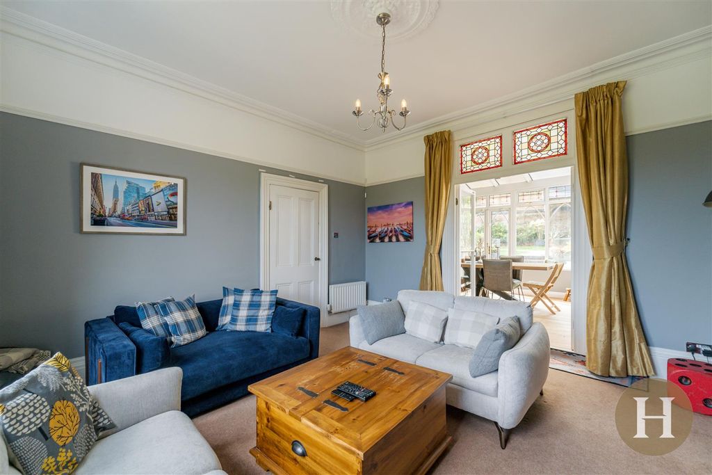 Property photo 2 of 49 Hadleigh Estate Agents-26.Jpg