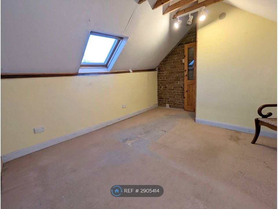 Property photo 2 of 18 Attic Room
