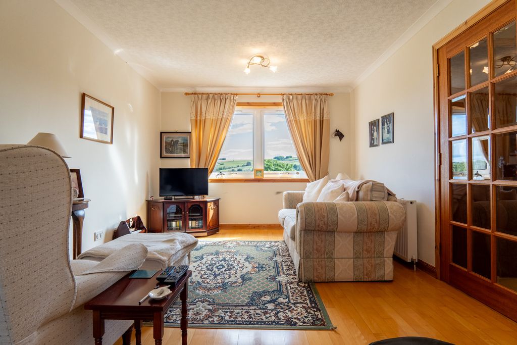 Property photo 3 of 34