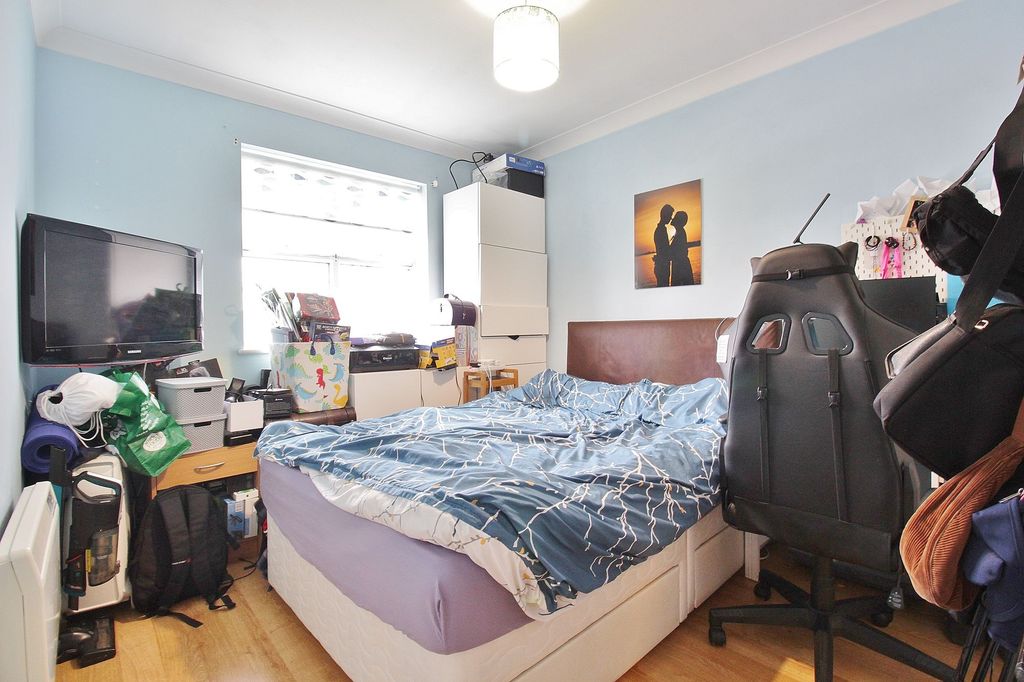 Property photo 3 of 6