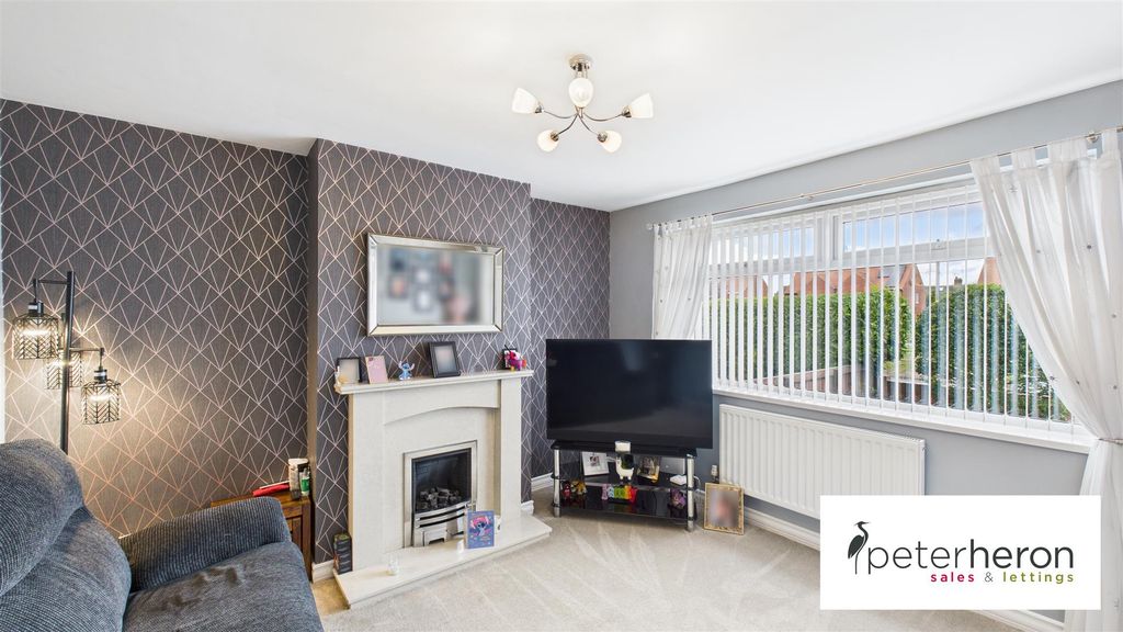 Property photo 2 of 20 Lounge